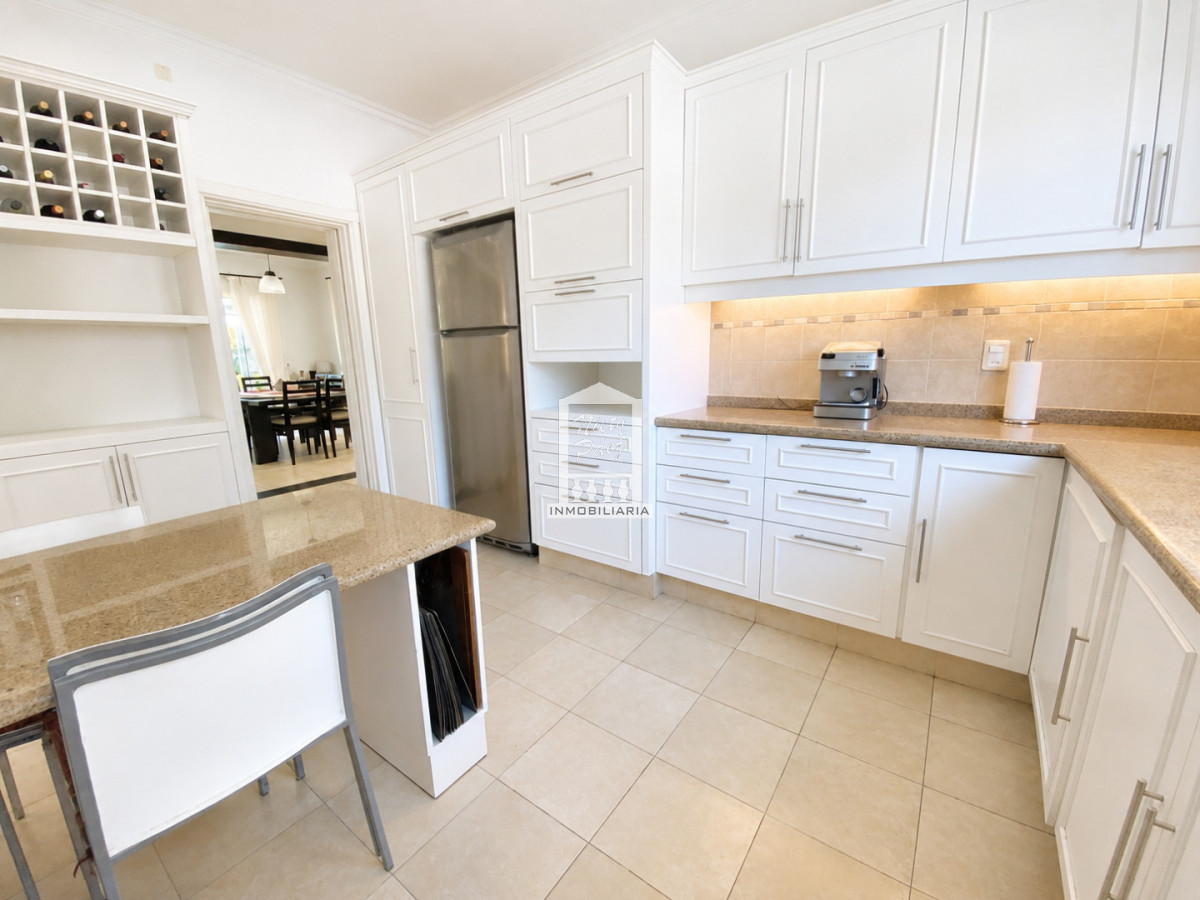 Casa ID.34498 - Barrio privado, Playa Mansa, 4 suites, piscina, playroom, barbacoa.