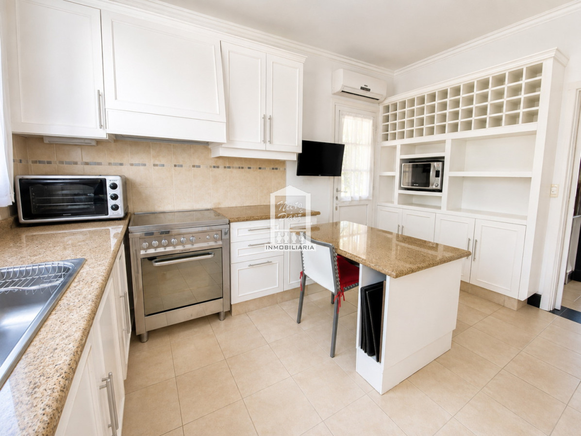 Casa ID.34498 - Barrio privado, Playa Mansa, 4 suites, piscina, playroom, barbacoa.