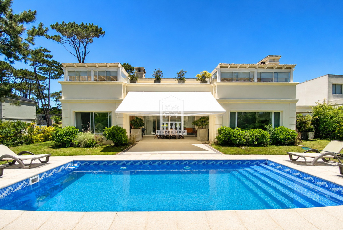Casa ID.34498 - Barrio privado, Playa Mansa, 4 suites, piscina, playroom, barbacoa.