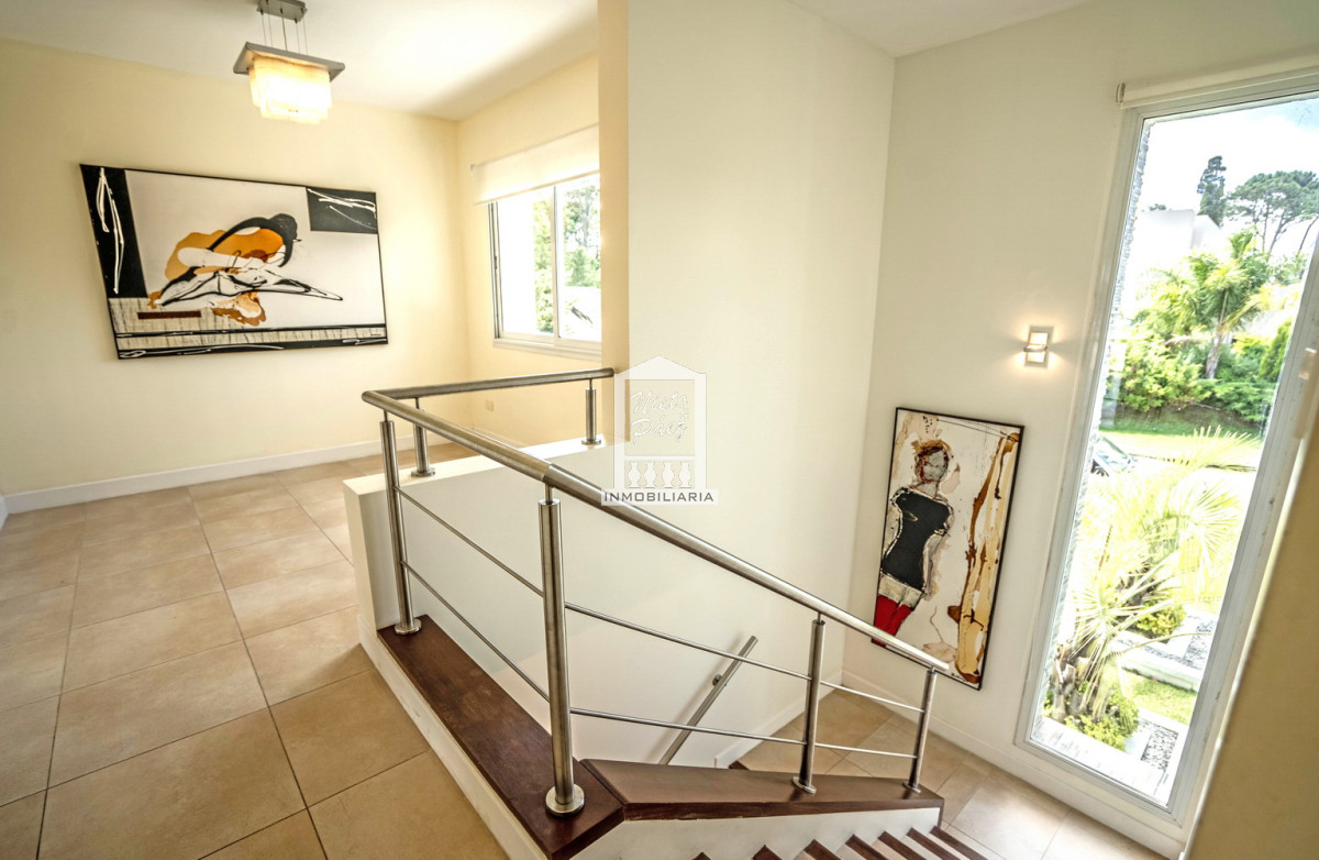 Casa ID.33507 - Playa Mansa, barrio privado. 4 suites + servicio, piscina. Losa radiante