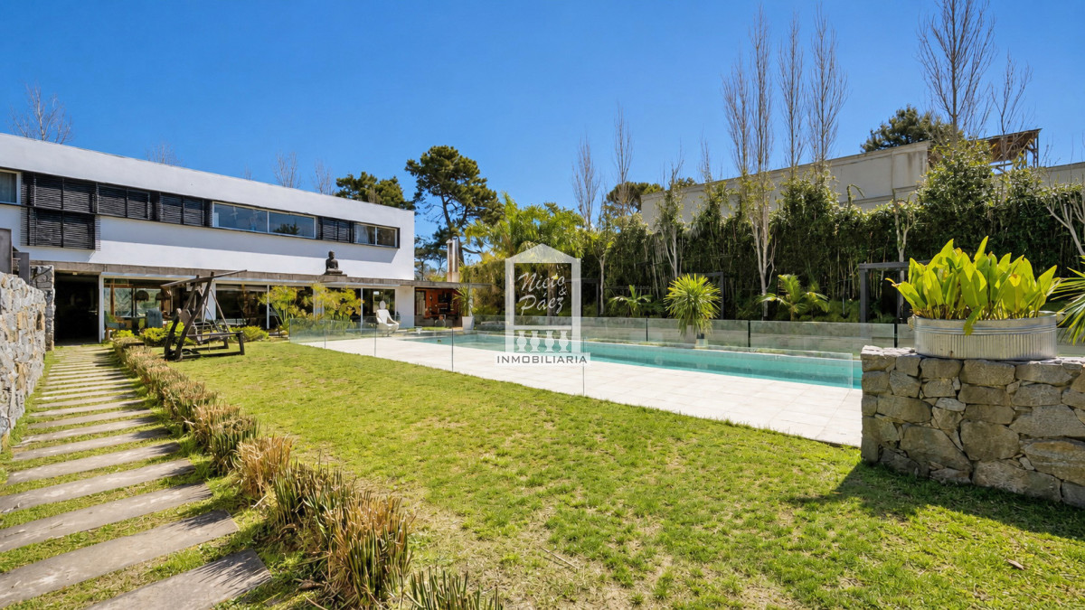 Casa ID.34815 - Barrio privado, moderna, 5 suites, 489 m2, ideal para vivir todo el año.