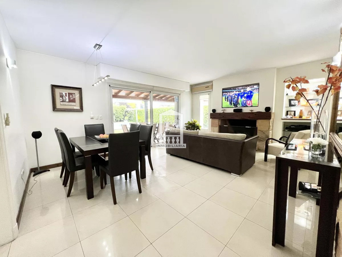 Casa ID.39618 - Mansa, 487 m2 construidos. Losa radiante. Piscina climatizada