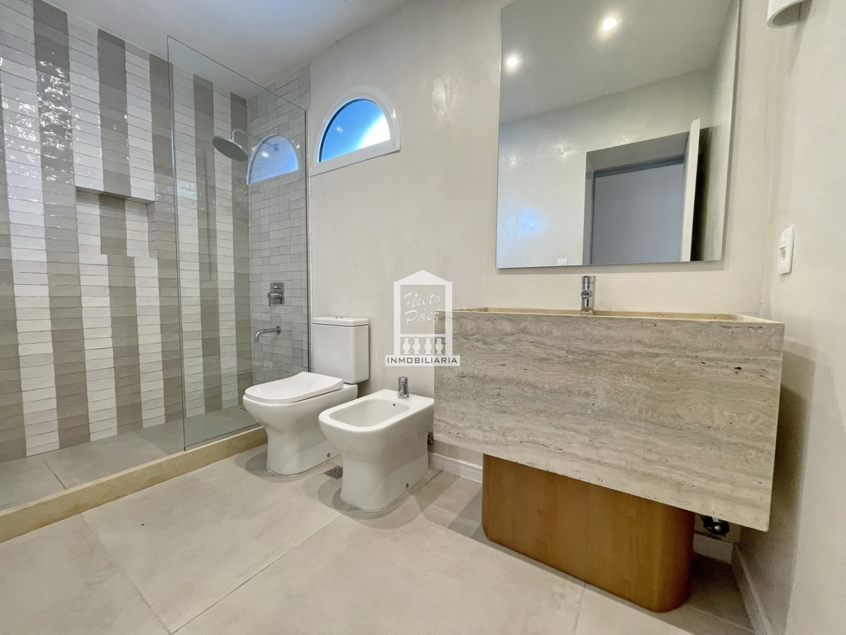 Casa ID.40005 - Totalmente renovada en la mejor zona de la península!