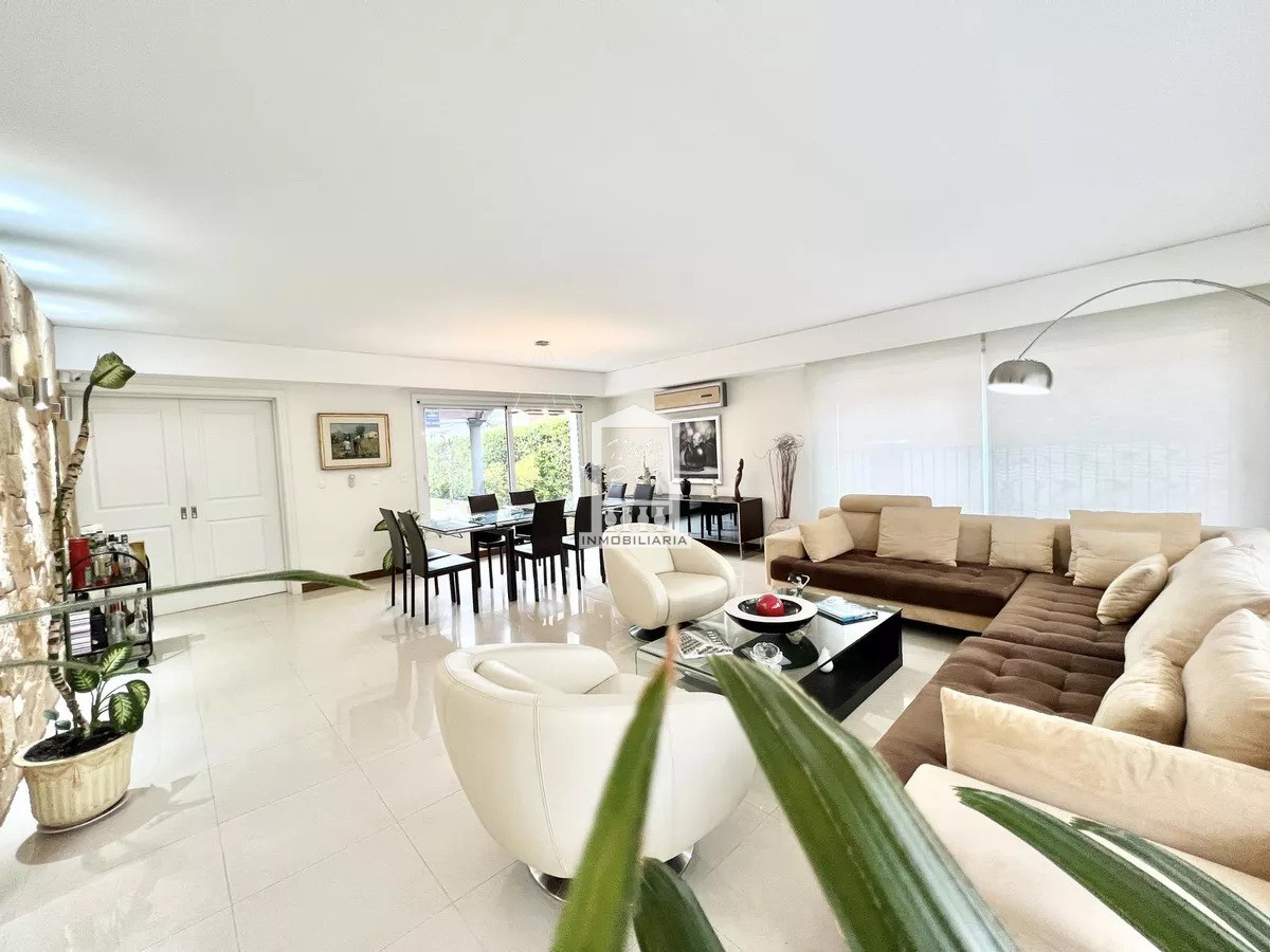 Casa ID.39618 - Mansa, 487 m2 construidos. Losa radiante. Piscina climatizada