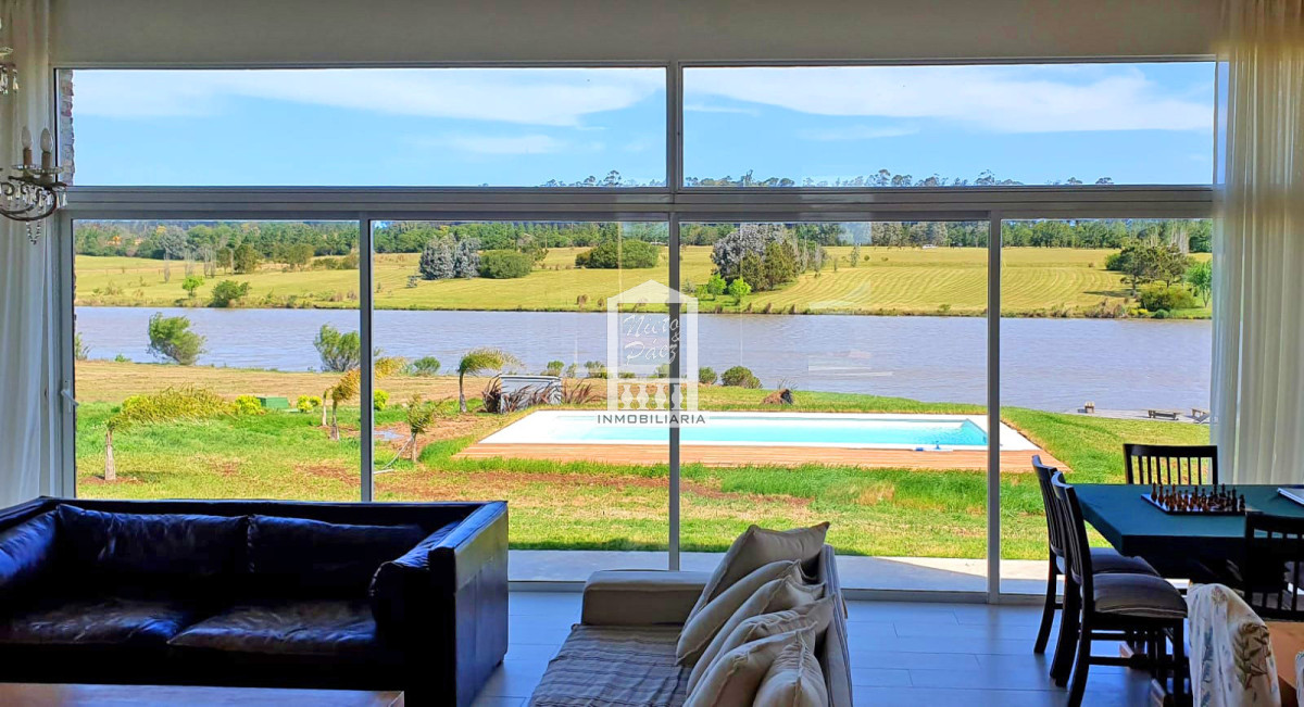 Casa ID.37708 - Pueblo Mío, sobre lago, 4 suites, piscina. Barrio Privado de lujo con amenities.