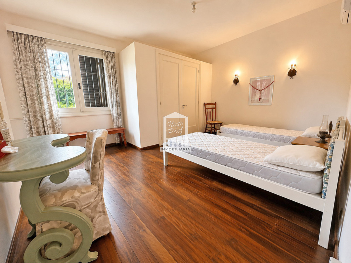 Casa ID.40237 - 565 m2 construidos, 1.495 m2 de terreno. Playa Mansa