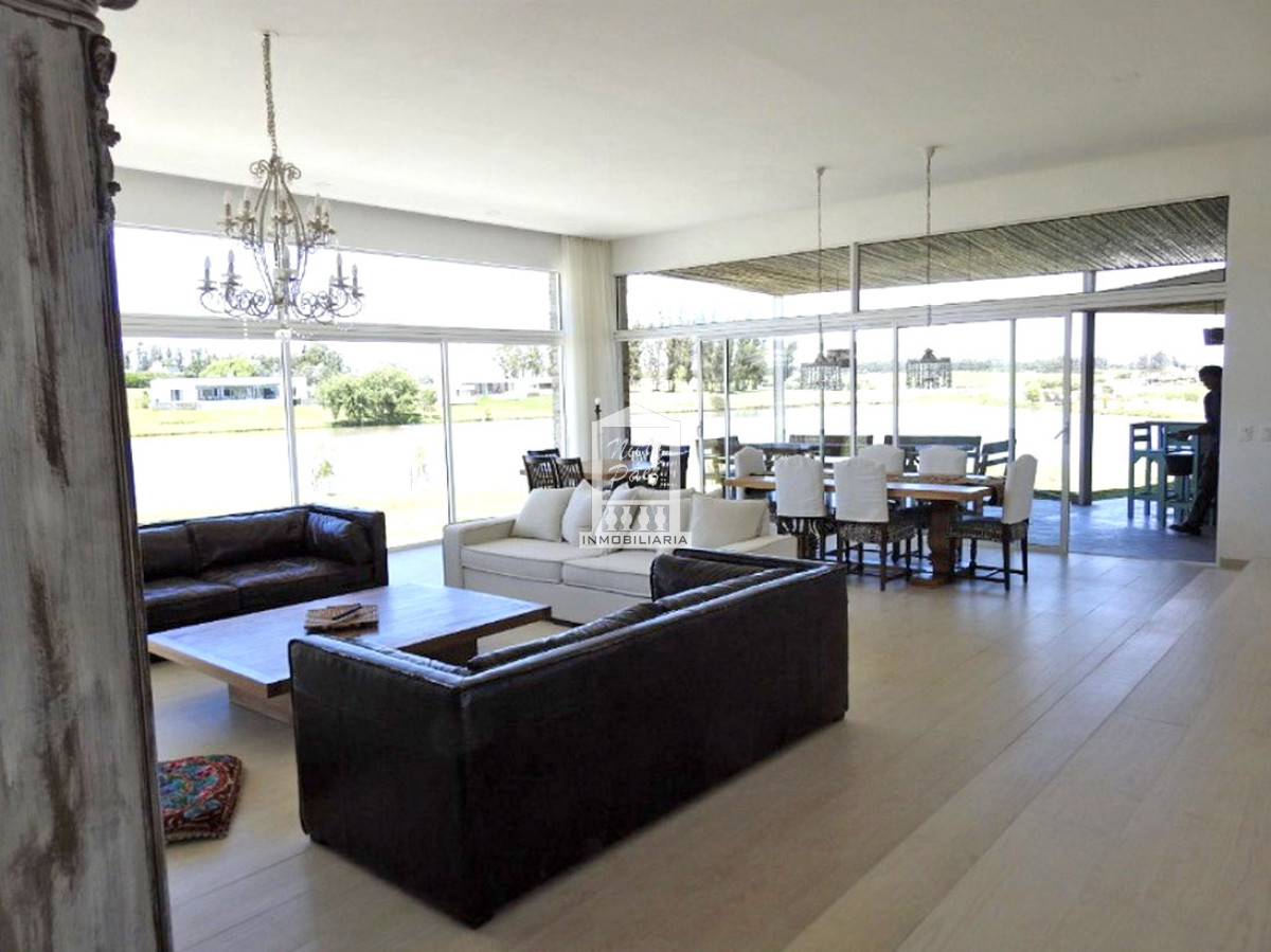 Casa ID.37708 - Pueblo Mío, sobre lago, 4 suites, piscina. Barrio Privado de lujo con amenities.
