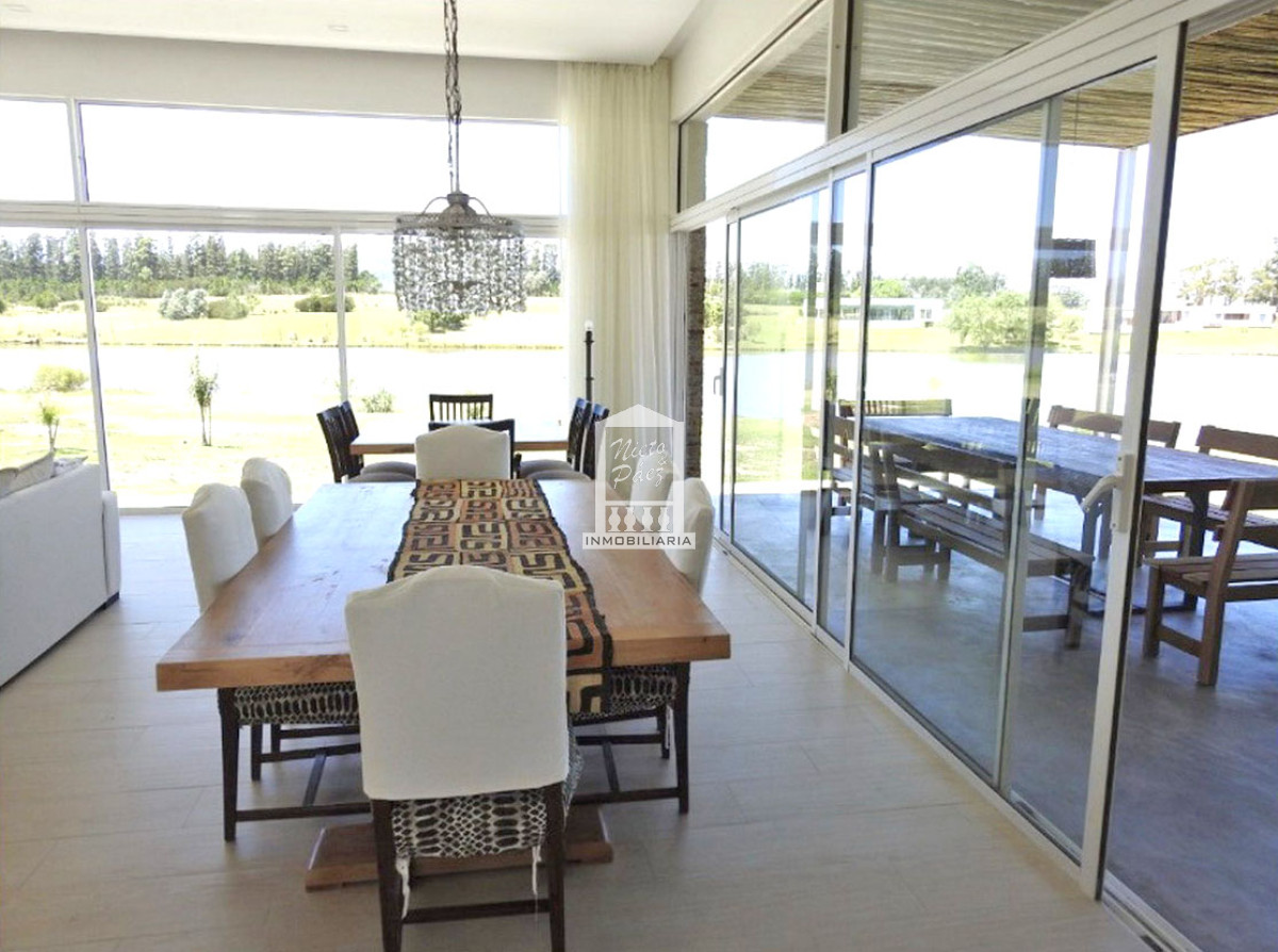 Casa ID.37708 - Pueblo Mío, sobre lago, 4 suites, piscina. Barrio Privado de lujo con amenities.