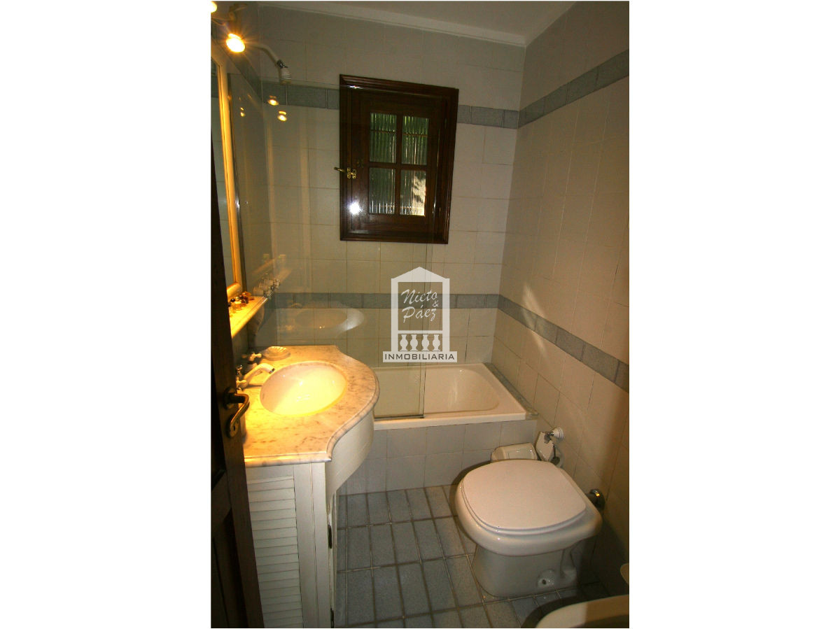 Casa ID.30508 - Playa Mansa, a 1 cuadra de la playa. Con piscina climatizada. 