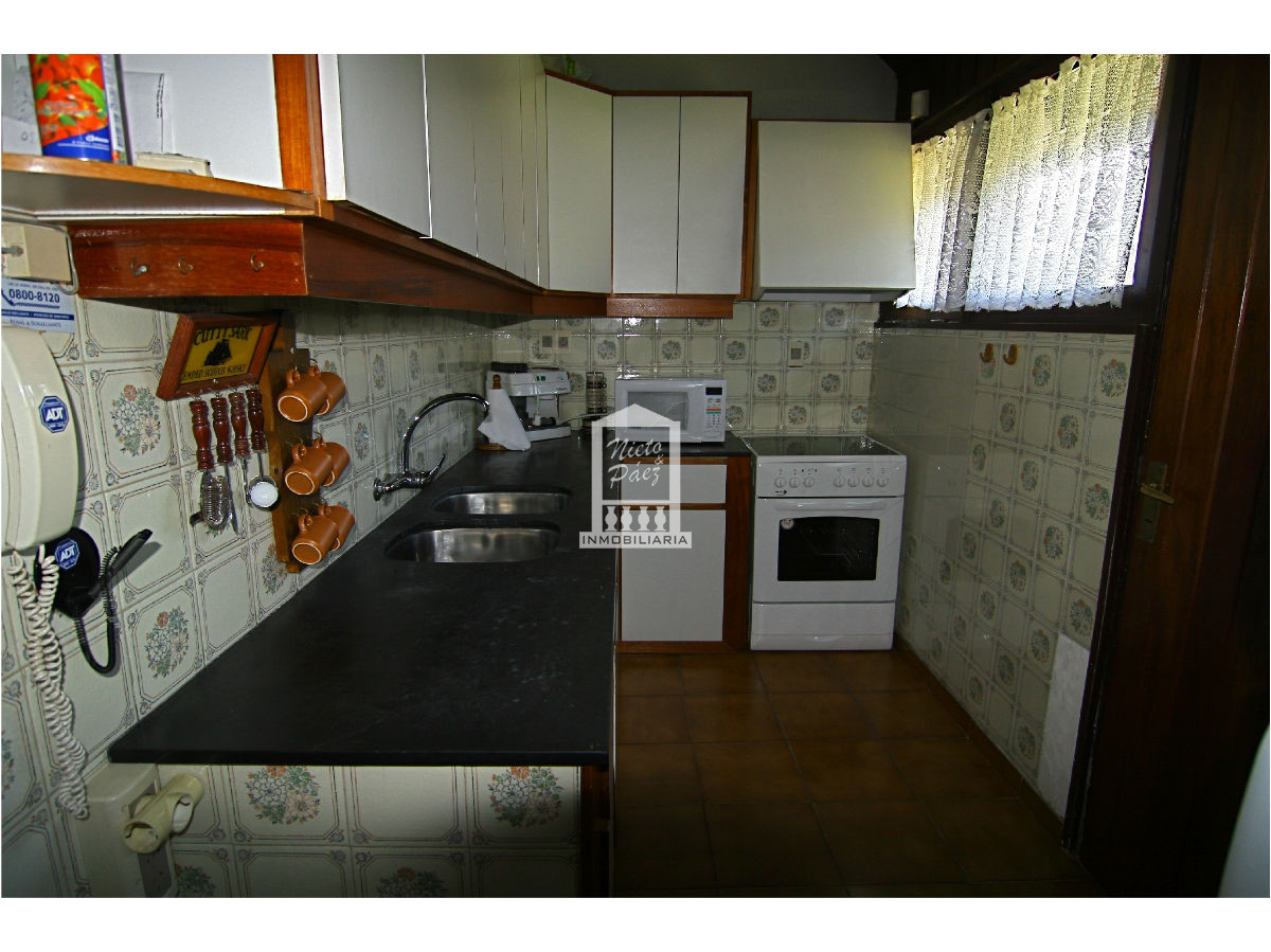 Casa ID.30508 - Playa Mansa, a 1 cuadra de la playa. Con piscina climatizada. 