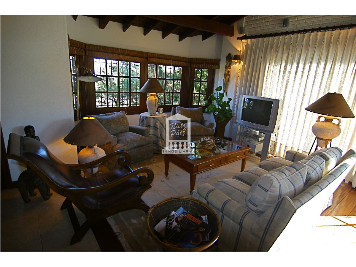Casa ID.30508 - Playa Mansa, a 1 cuadra de la playa. Con piscina climatizada. 