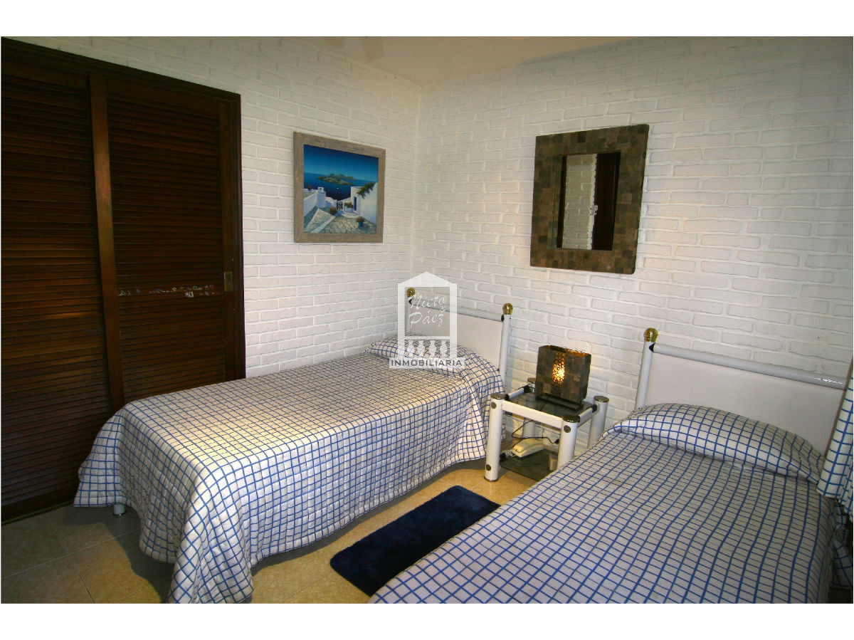 Casa ID.30508 - Playa Mansa, a 1 cuadra de la playa. Con piscina climatizada. 