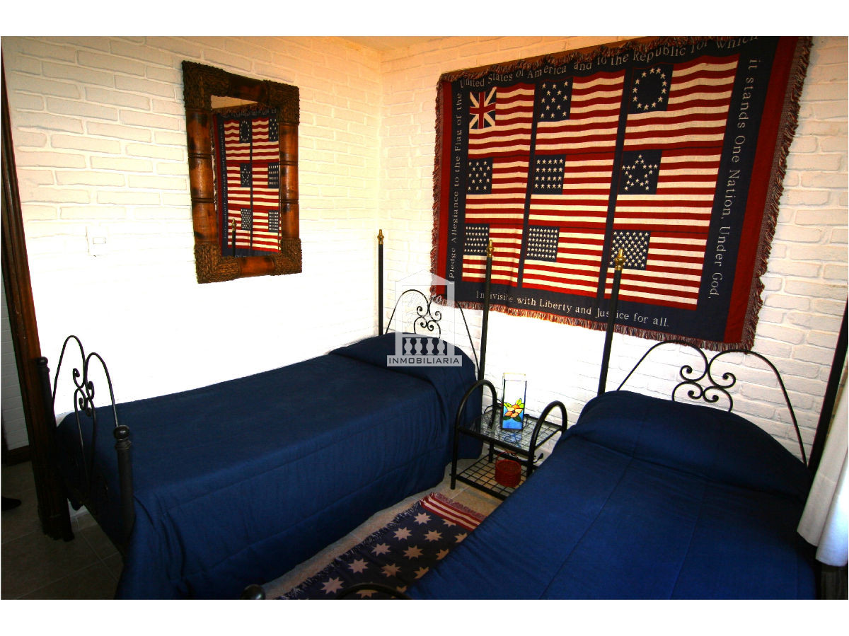 Casa ID.30508 - Playa Mansa, a 1 cuadra de la playa. Con piscina climatizada. 