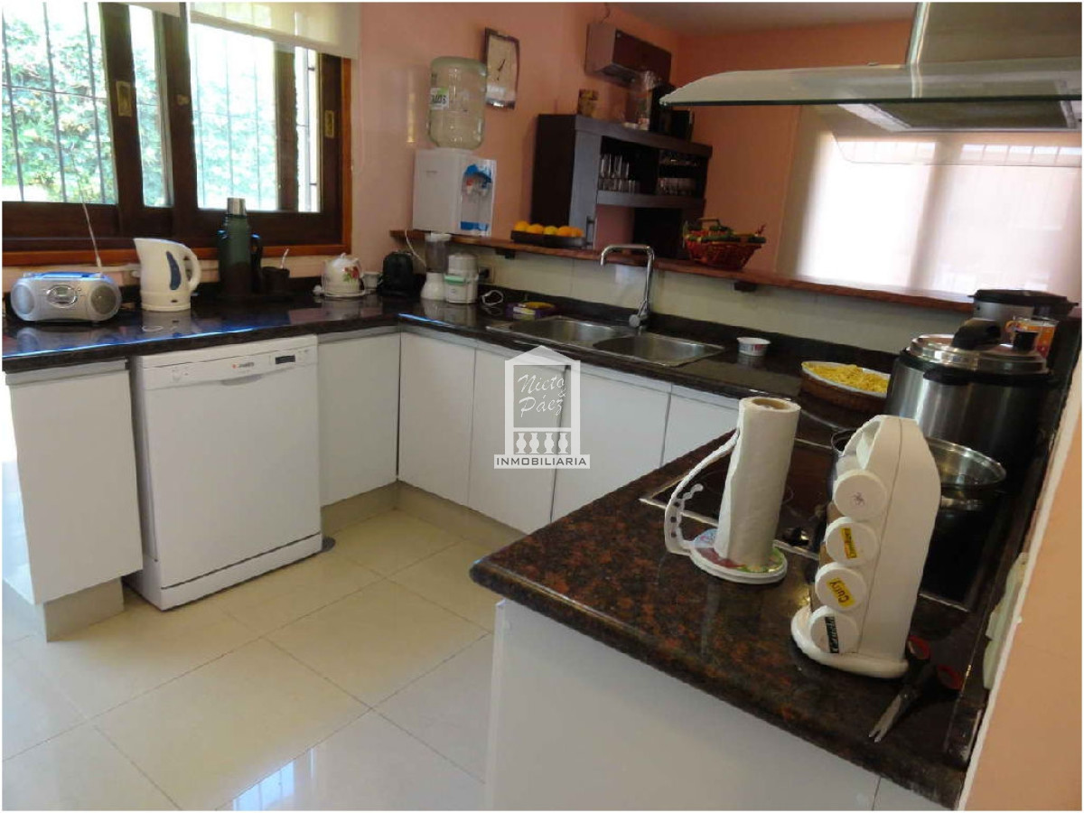 Casa ID.34419 - Playa Mansa, primeras paradas. Pronta para entrar. 