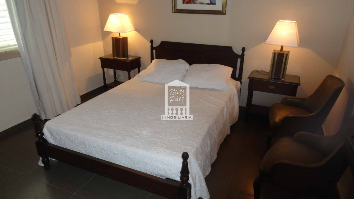 Casa ID.31423 - Primera fila en playa mansa, sobre la rambla con vista al mar. 