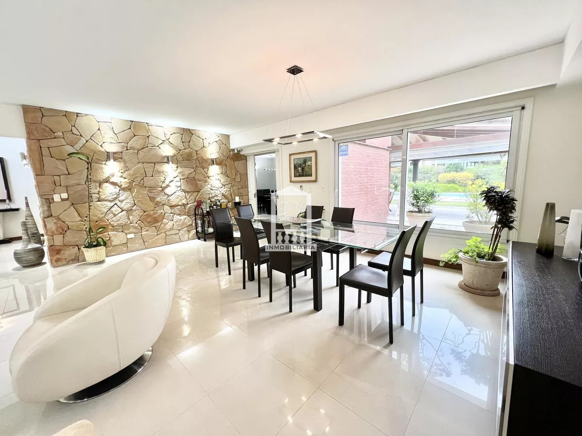 Casa ID.39618 - Mansa, 487 m2 construidos. Losa radiante. Piscina climatizada