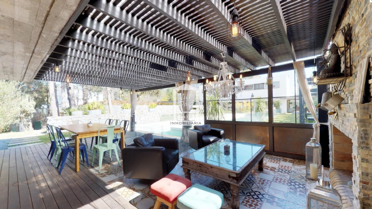 Casa ID.34815 - Barrio privado, moderna, 5 suites, 489 m2, ideal para vivir todo el año.