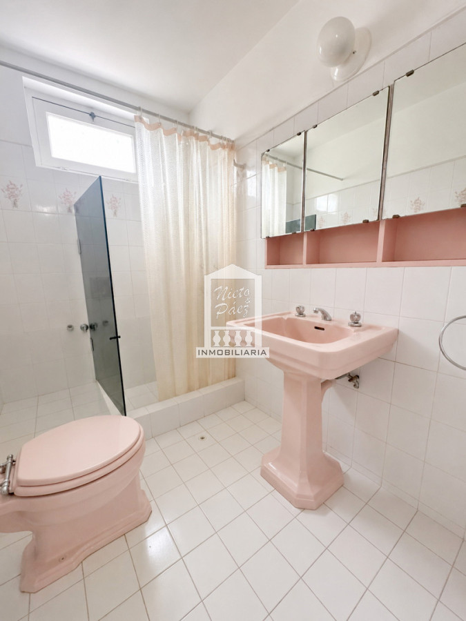 Casa ID.40237 - 565 m2 construidos, 1.495 m2 de terreno. Playa Mansa