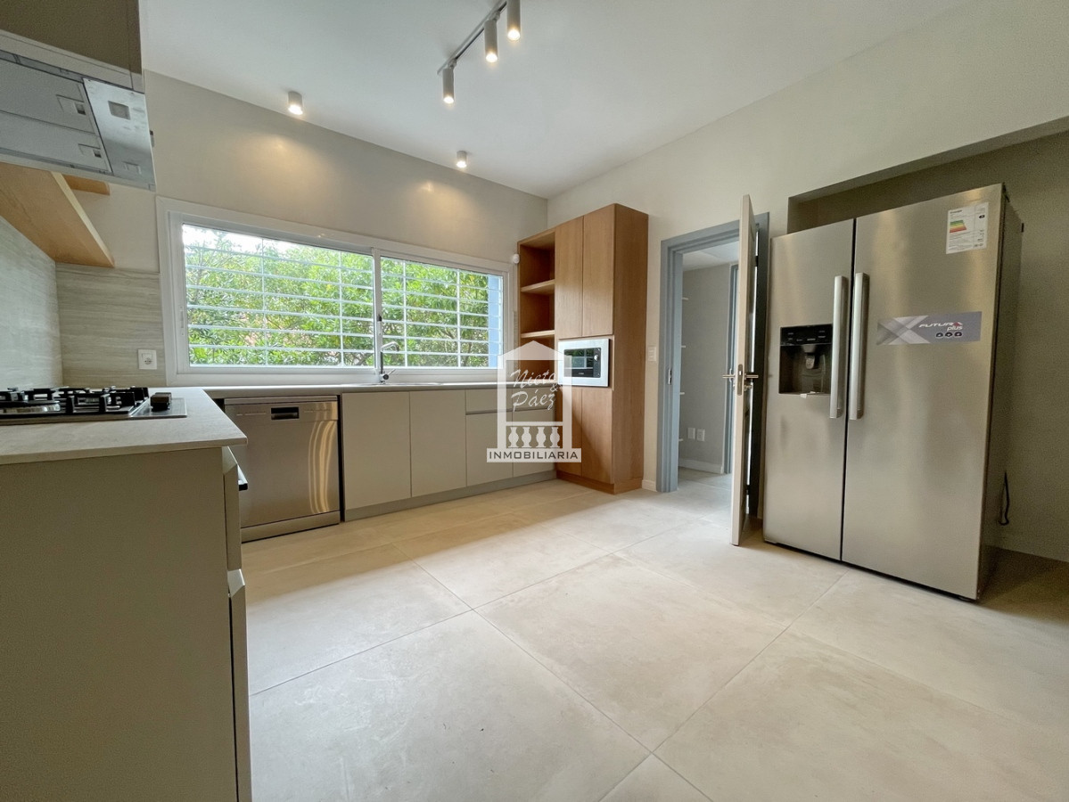 Casa ID.40005 - Totalmente renovada en la mejor zona de la península!