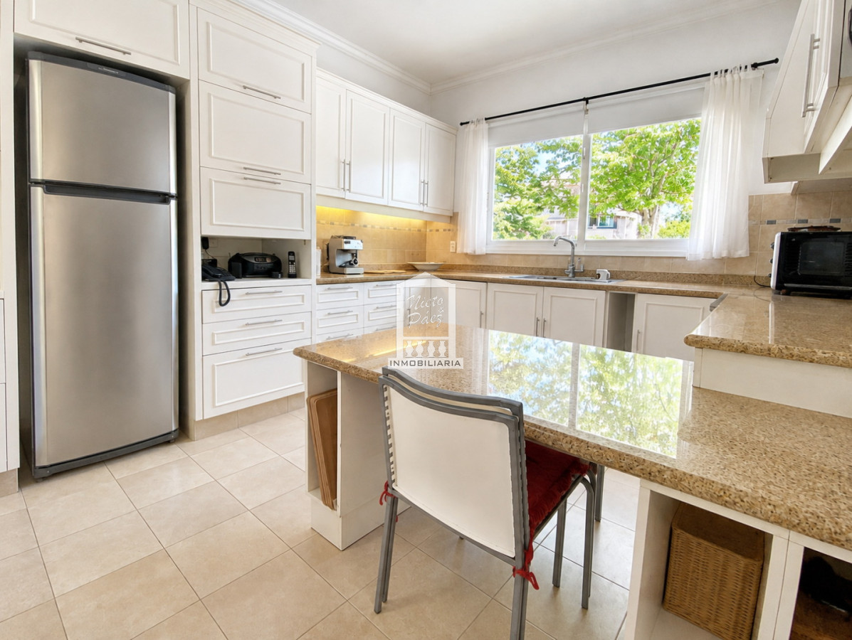 Casa ID.34498 - Barrio privado, Playa Mansa, 4 suites, piscina, playroom, barbacoa.