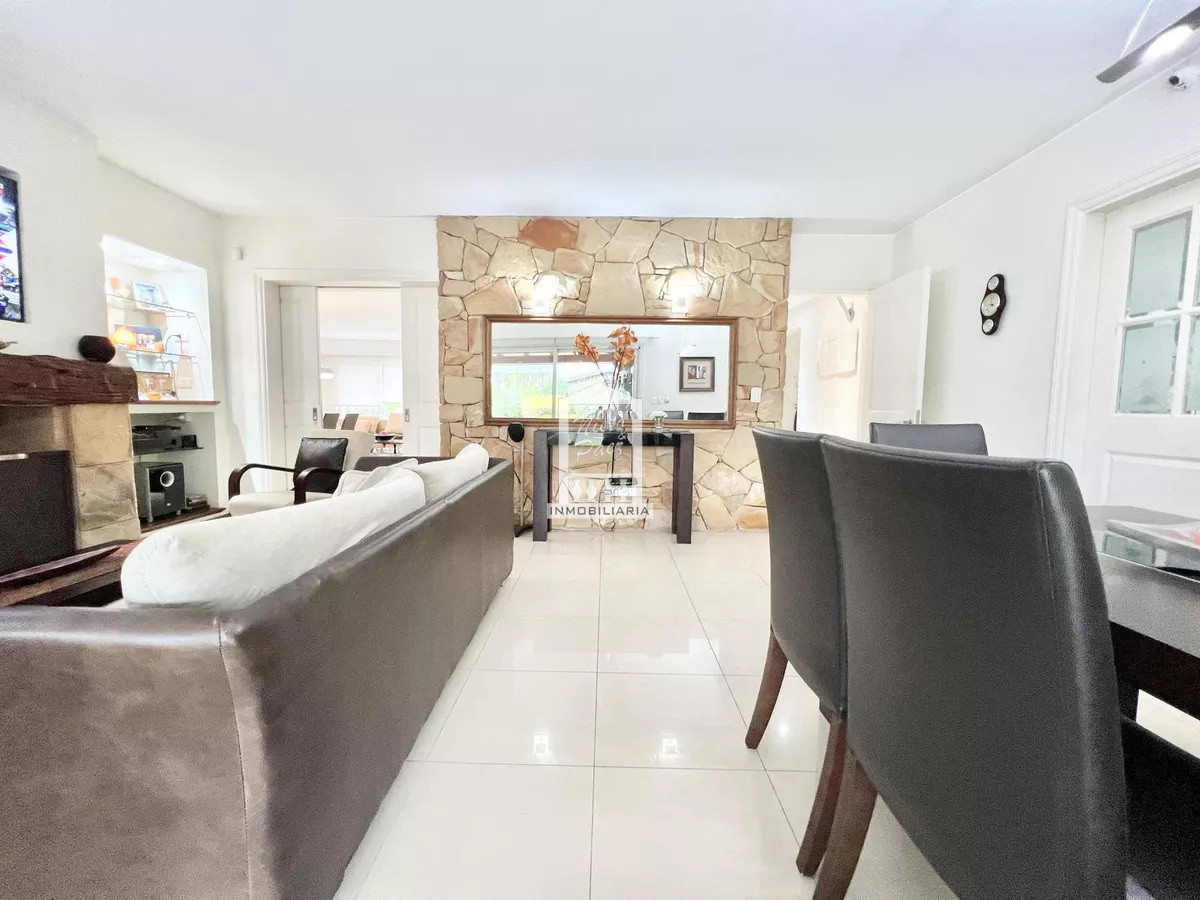 Casa ID.39618 - Mansa, 487 m2 construidos. Losa radiante. Piscina climatizada