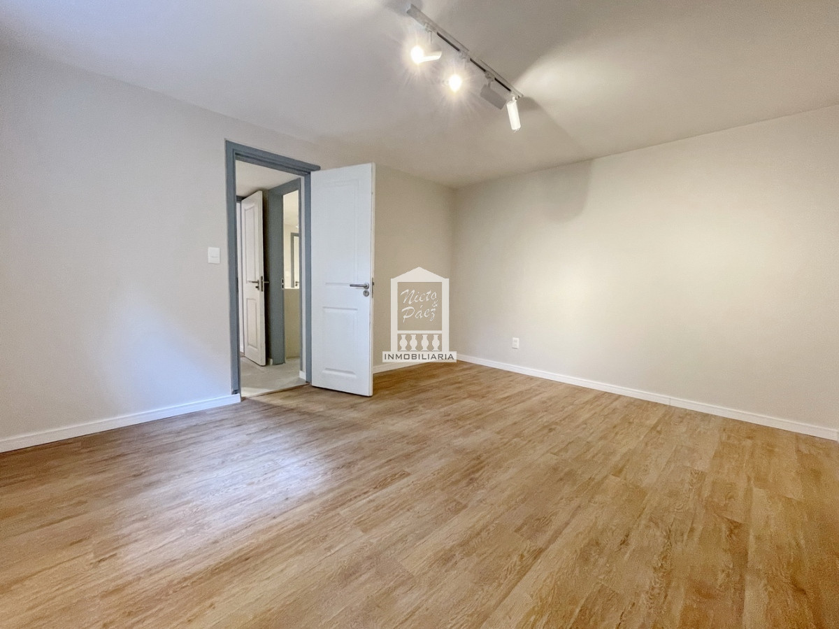 Casa ID.40005 - Totalmente renovada en la mejor zona de la península!