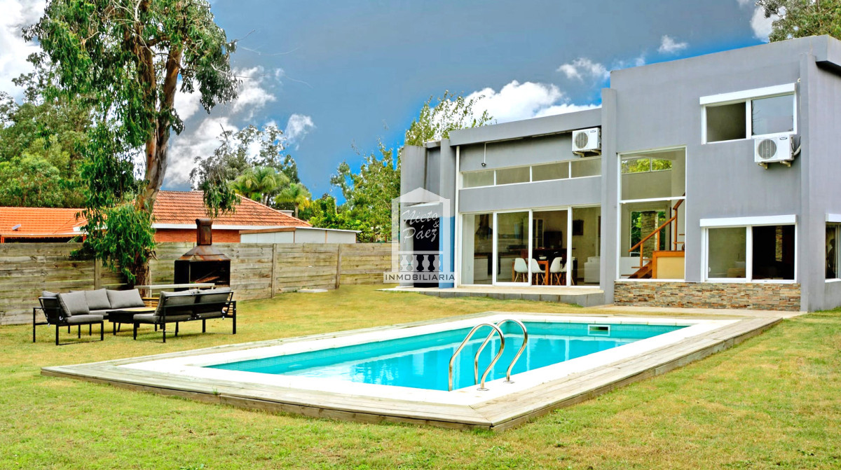 Moderna casa con piscina en zona de colegios. 