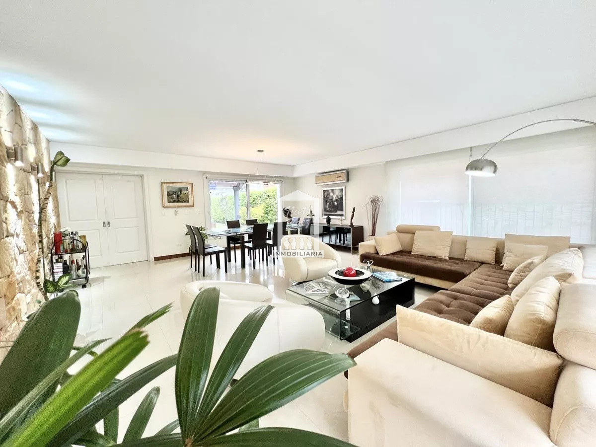 Casa ID.39618 - Mansa, 487 m2 construidos. Losa radiante. Piscina climatizada