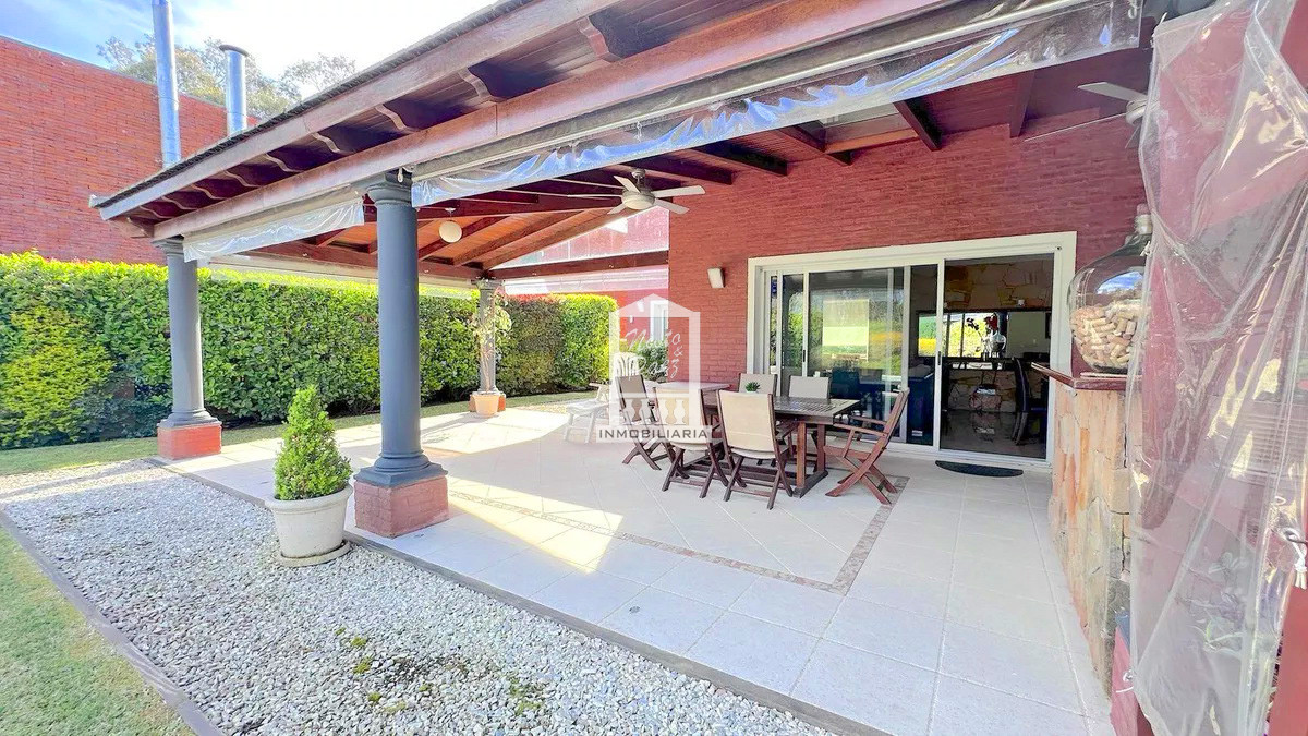 Casa ID.39618 - Mansa, 487 m2 construidos. Losa radiante. Piscina climatizada