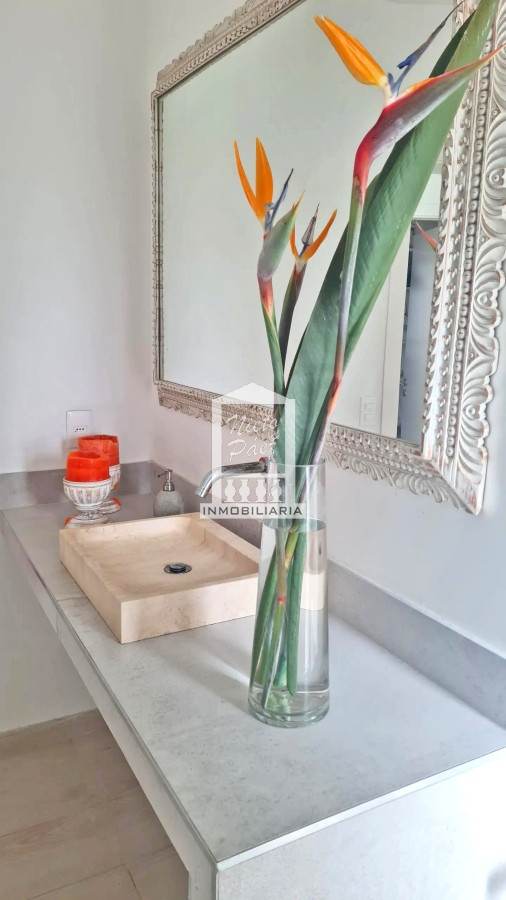 Casa ID.37708 - Pueblo Mío, sobre lago, 4 suites, piscina. Barrio Privado de lujo con amenities.