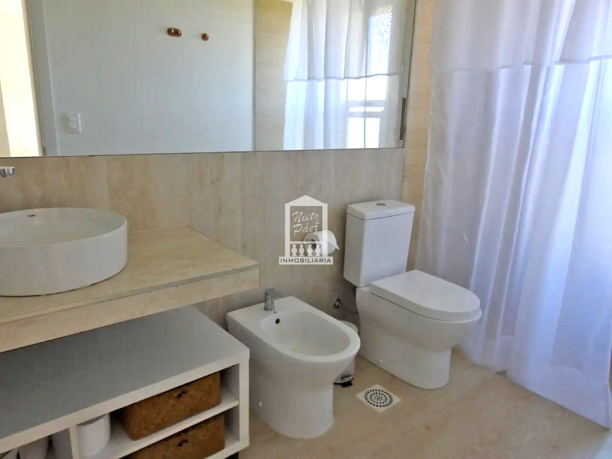 Casa ID.37708 - Pueblo Mío, sobre lago, 4 suites, piscina. Barrio Privado de lujo con amenities.