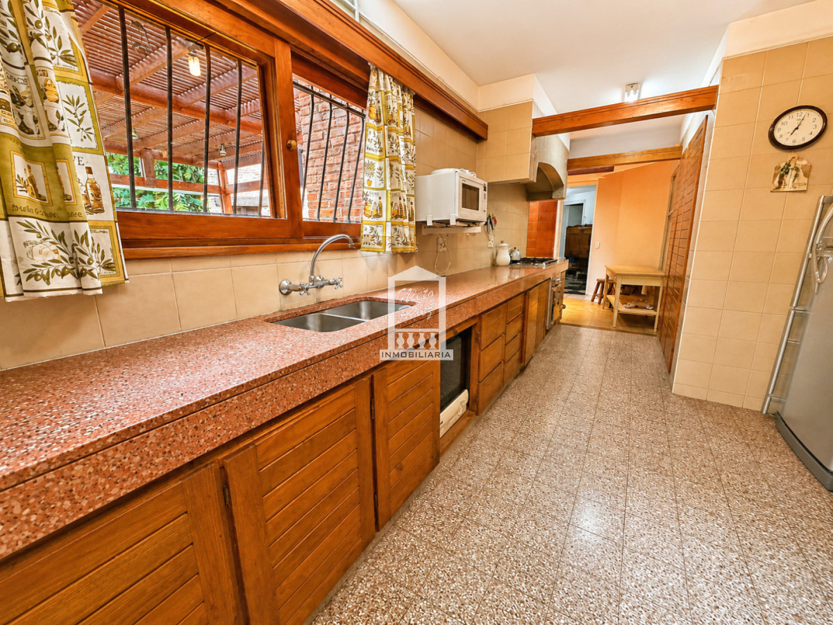 Casa ID.40237 - 565 m2 construidos, 1.495 m2 de terreno. Playa Mansa