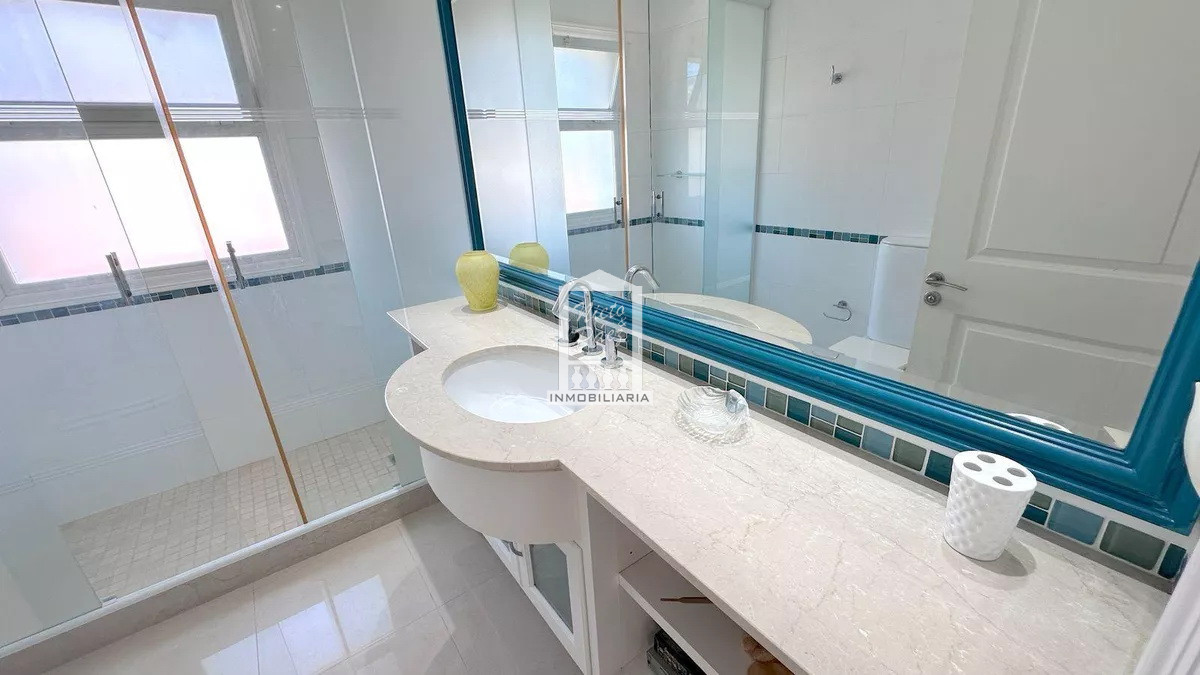 Casa ID.39618 - Mansa, 487 m2 construidos. Losa radiante. Piscina climatizada