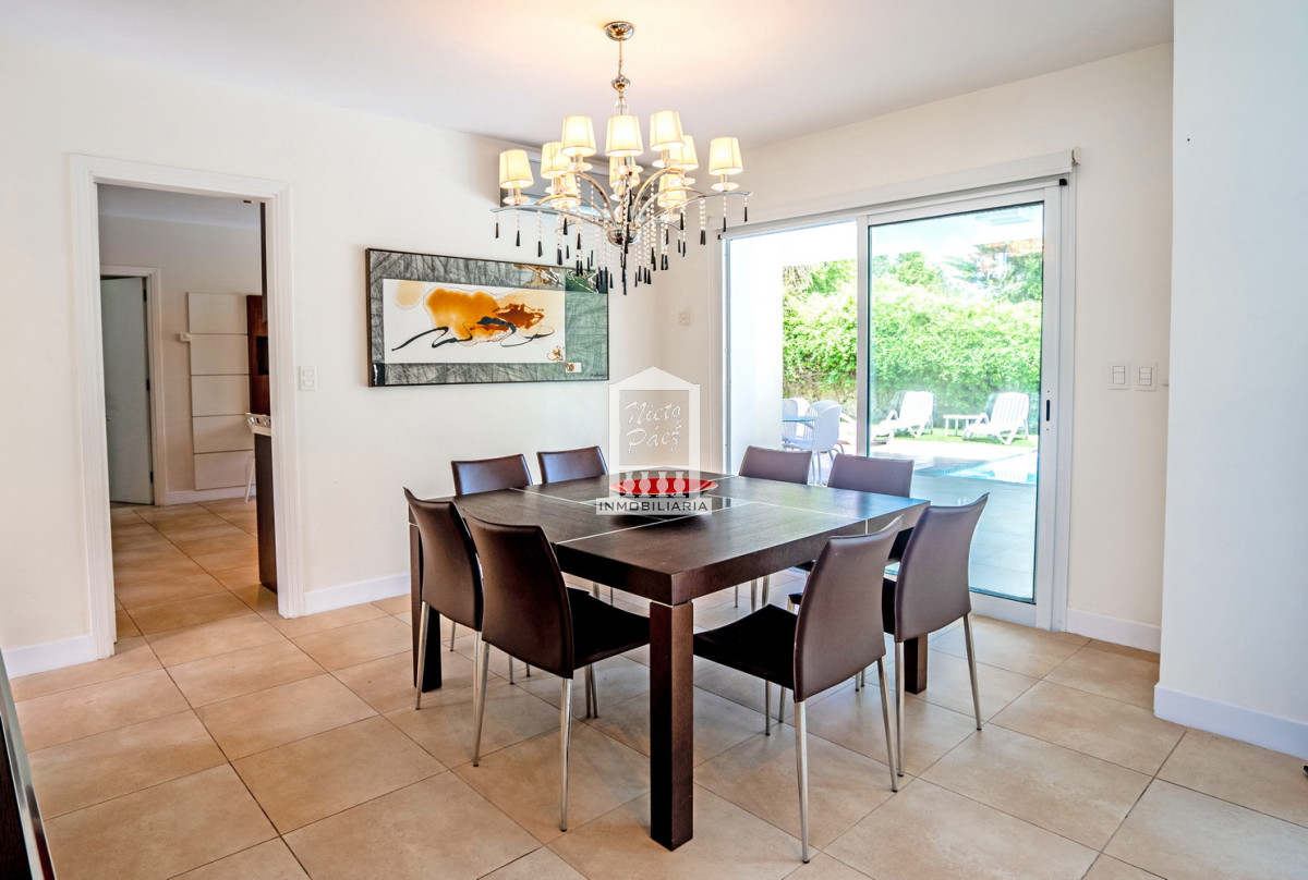 Casa ID.33507 - Playa Mansa, barrio privado. 4 suites + servicio, piscina. Losa radiante