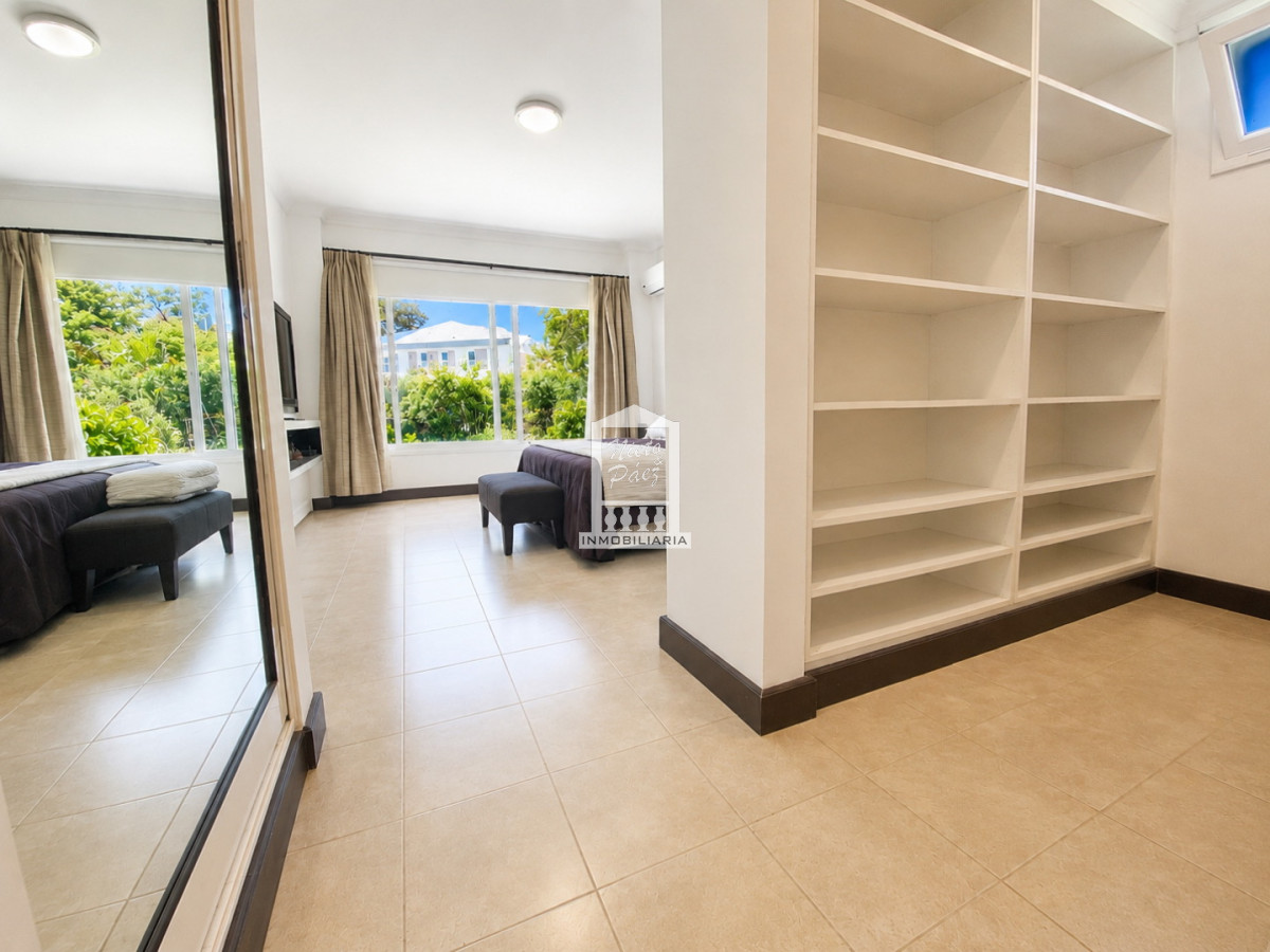 Casa ID.34498 - Barrio privado, Playa Mansa, 4 suites, piscina, playroom, barbacoa.