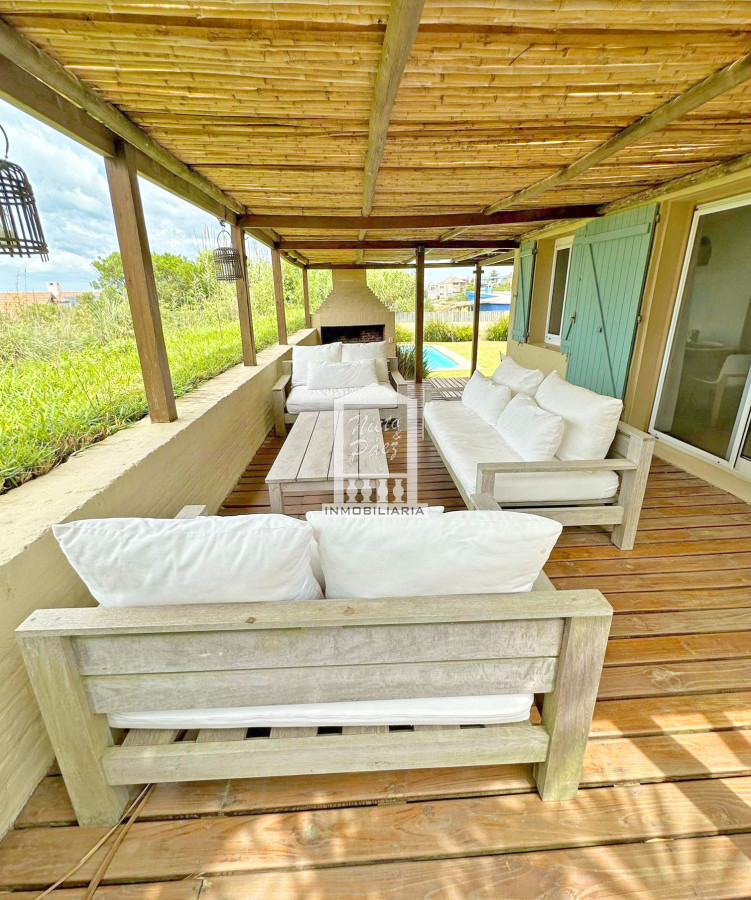 Casa ID.40104 - El Chorro, Reciclada. 3 dorm y servicio. Piscina. Vidrios DVH