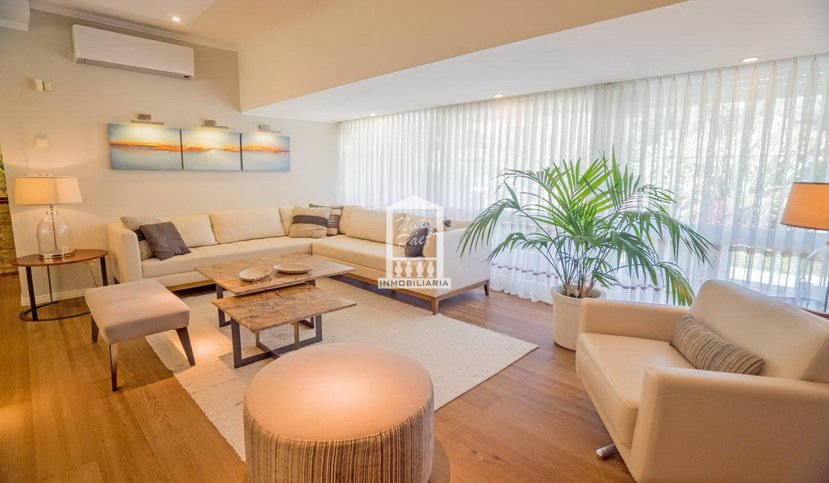Casa ID.30186 - Playa Mansa, 568 m2 construidos. 5 dorm y dependencia, pileta climatizada