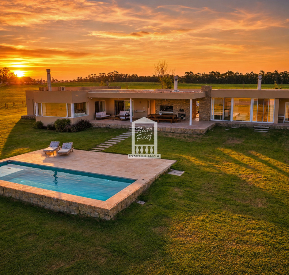 Barrio privado de campo, hermosa casa de 380 m2 construidos.  - NYP38920C