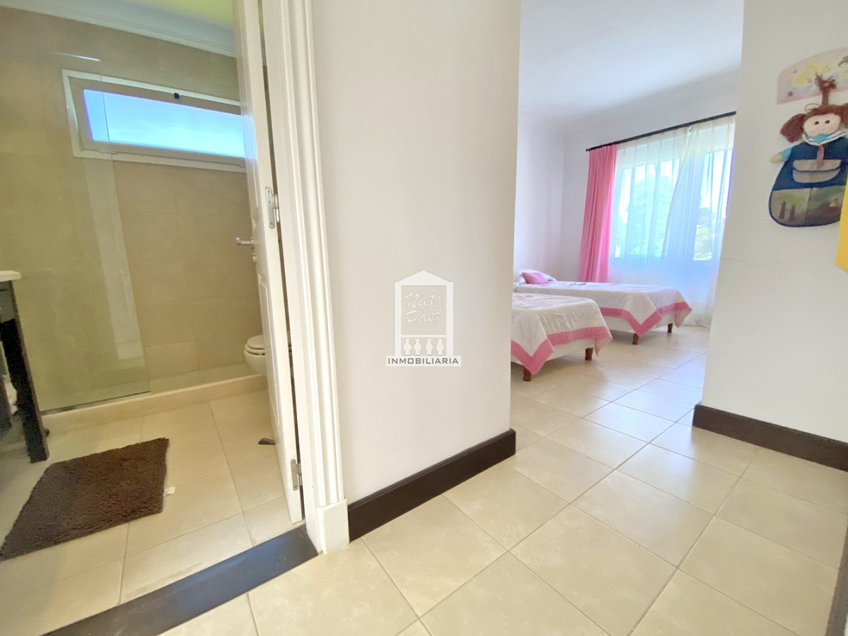 Casa ID.34498 - Barrio privado, Playa Mansa, 4 suites, piscina, playroom, barbacoa.