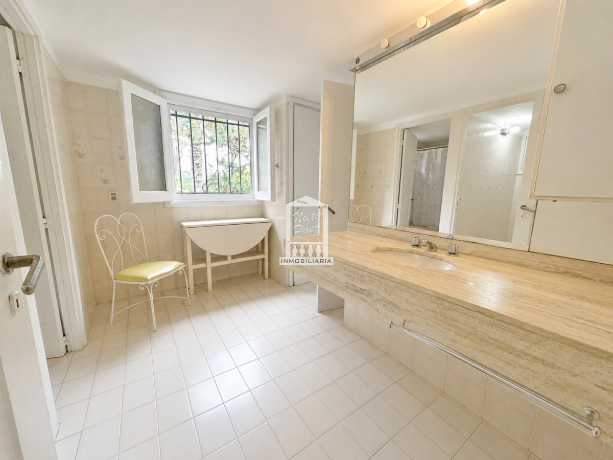 Casa ID.40237 - 565 m2 construidos, 1.495 m2 de terreno. Playa Mansa