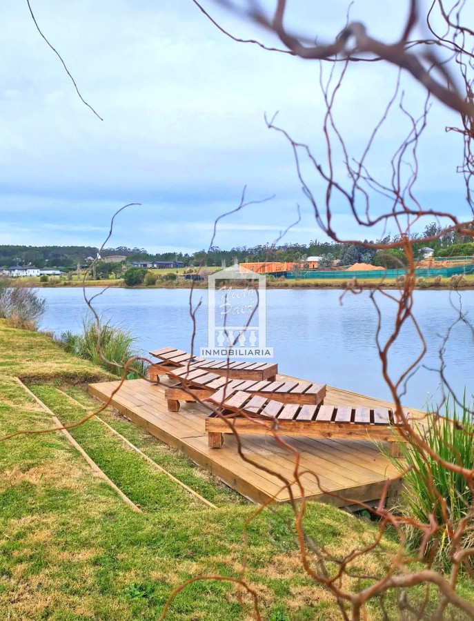 Casa ID.37708 - Pueblo Mío, sobre lago, 4 suites, piscina. Barrio Privado de lujo con amenities.