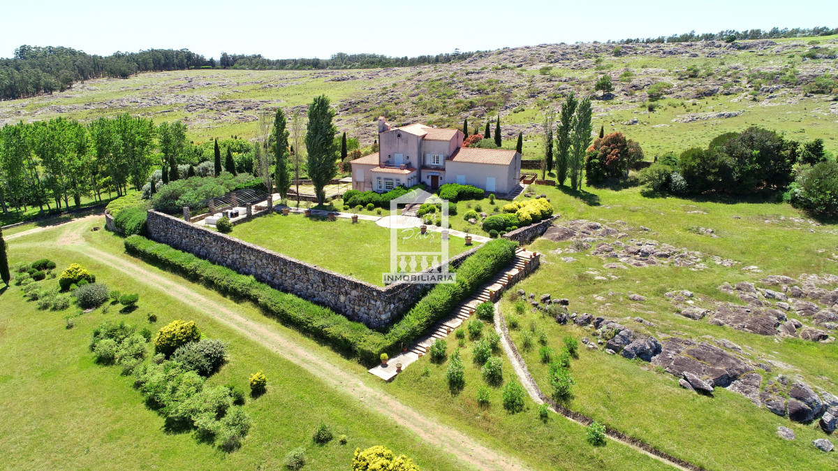 Majestuosa chacra Toscana Style!! 1.500 m2 construidos.
