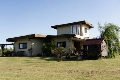 Chacra de barro en La Barra, con piscina. 3 dorm