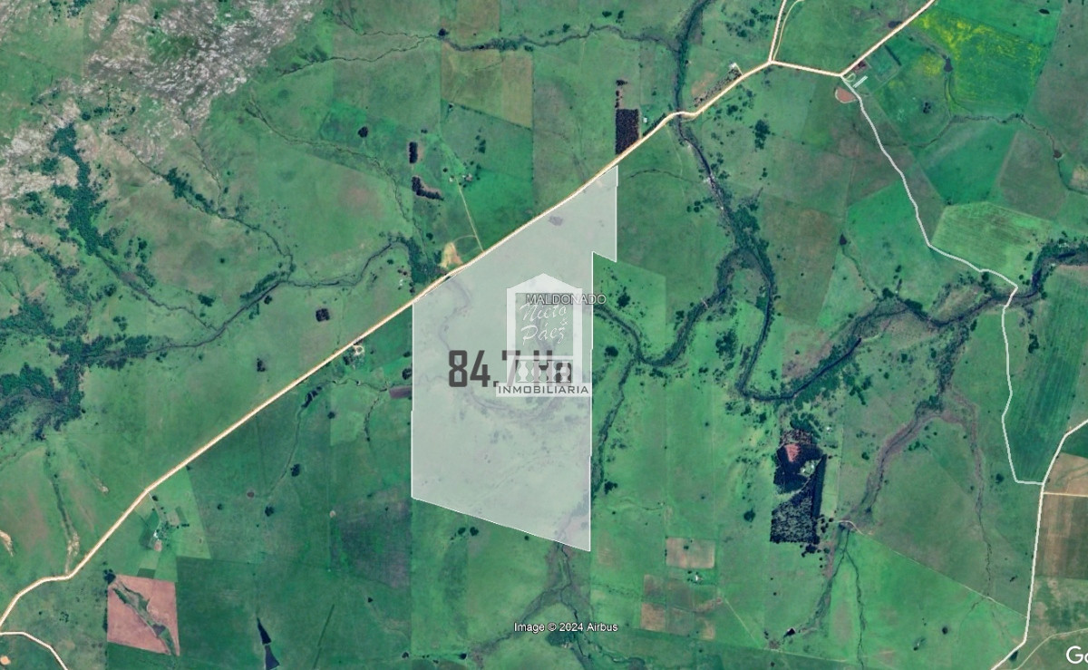 Entre Sierras, con arroyo y muy buen acceso a 25 km de San Carlos, cerca de Garzón - GoPunta - Portal Inmobiliario de Punta del Este - Maldonado