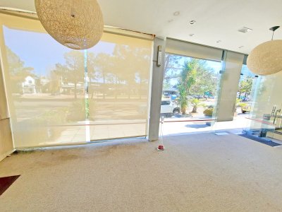 Mega local sobre Av Italia, 420 m2. 