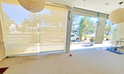 Mega local sobre Av Italia, 420 m2.