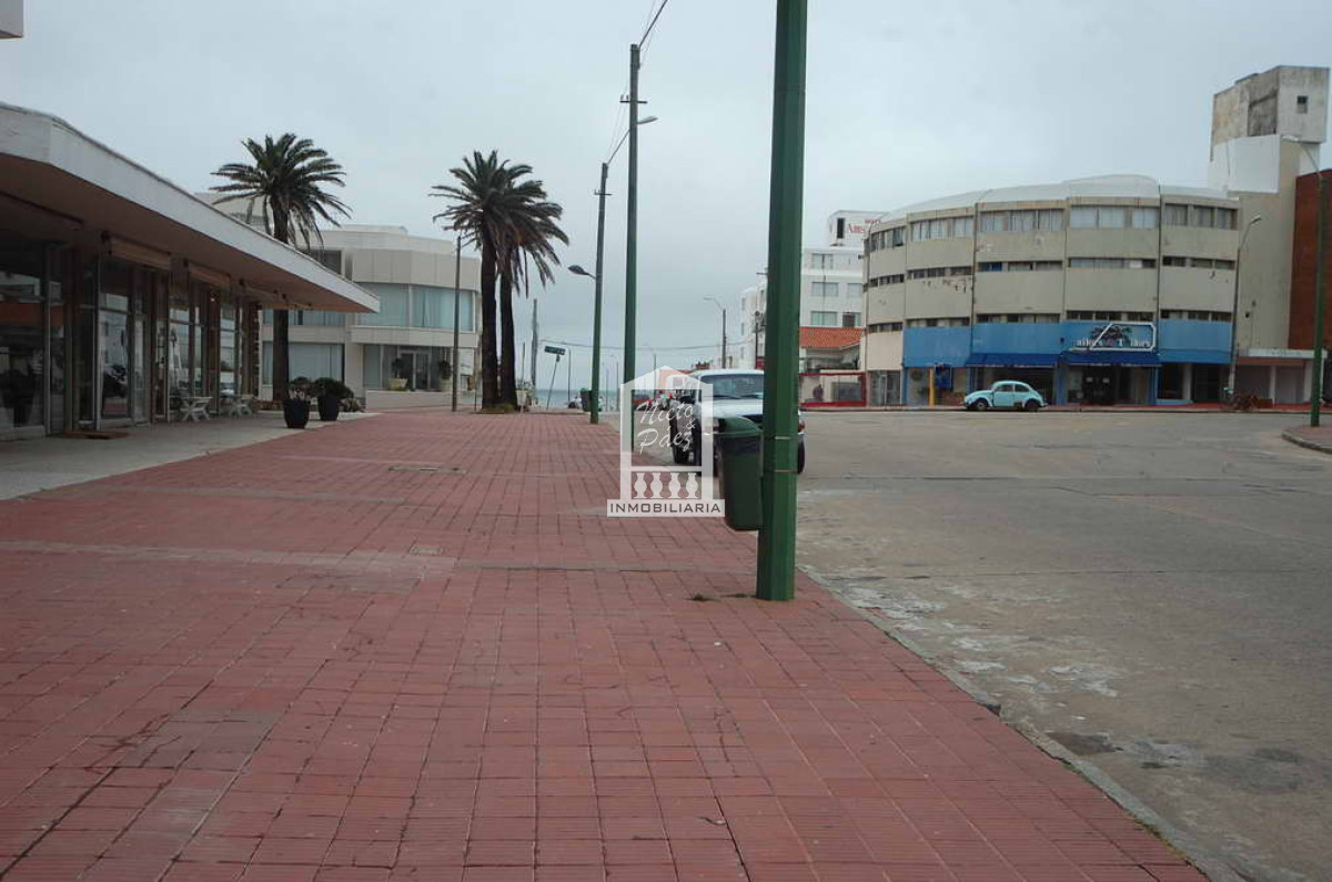 Local en Punta del Este, Península
