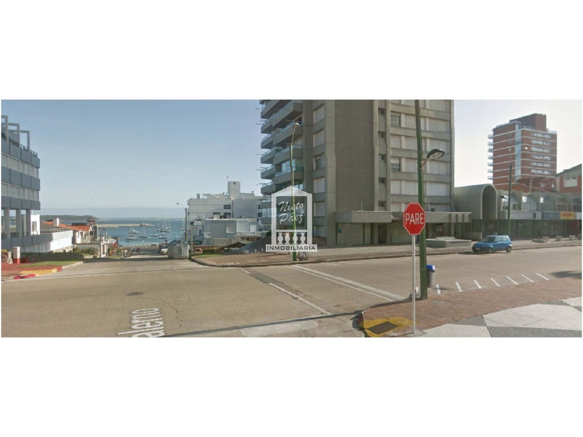 Local Comercial ID.37512 - Local en Punta del Este, Península
