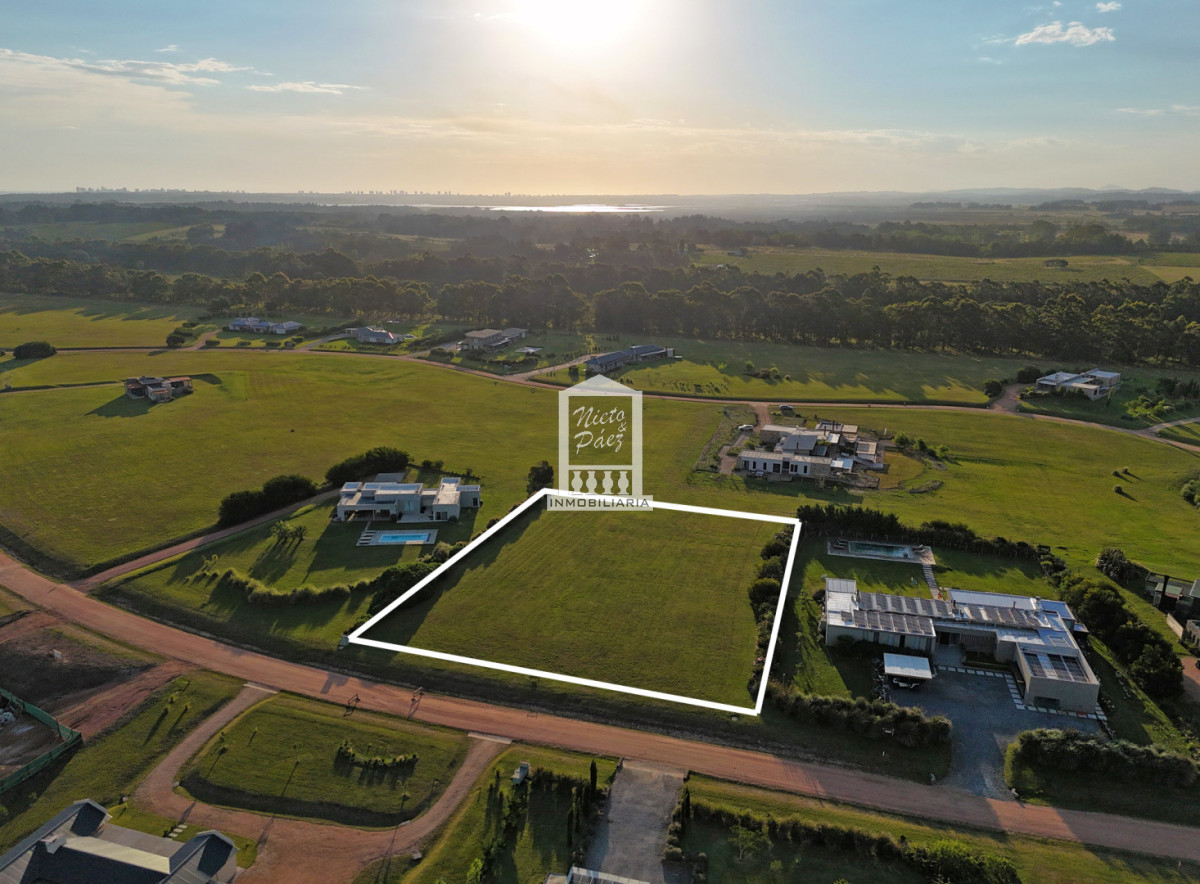 Pueblo Mío, Lote central, alto. 4.086 m2 - NYP40638T