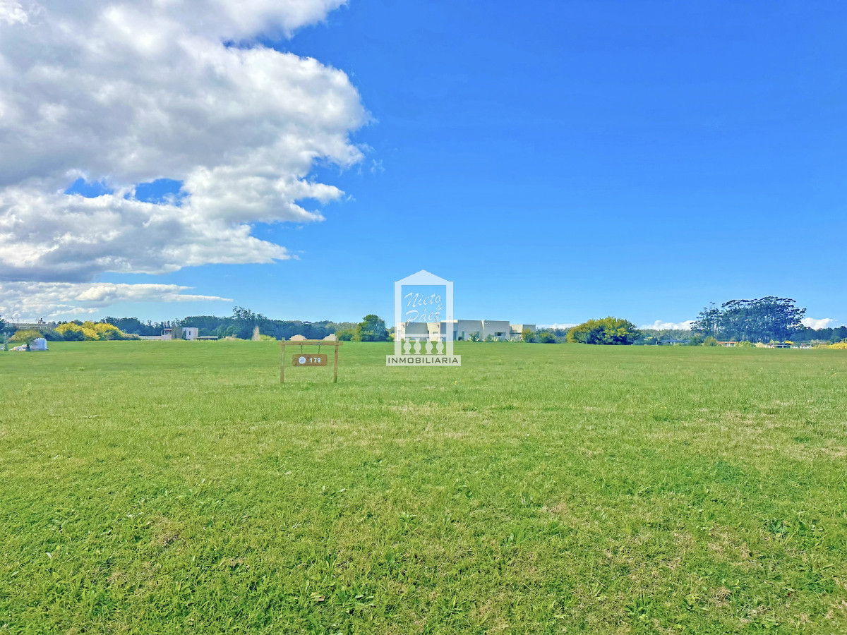 Terreno ID.38583 - Barrio Privado Pueblo Mío, lote central de 4.148 m2